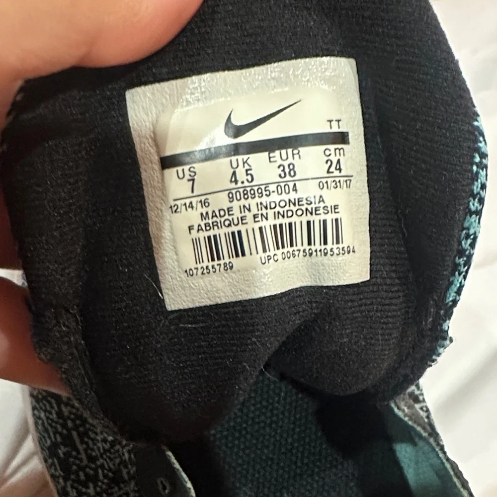 Nike Black and Green Athletic Shoes size 7